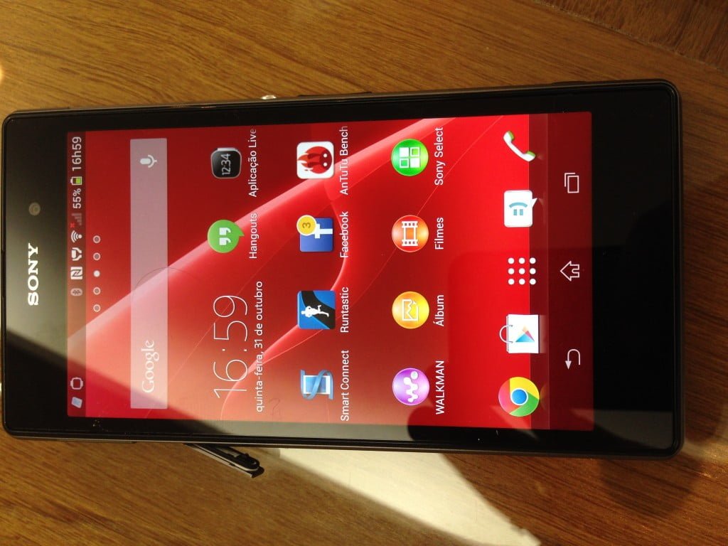 O Xperia Z1 tem um design bonito e com uma tela maravilhosa