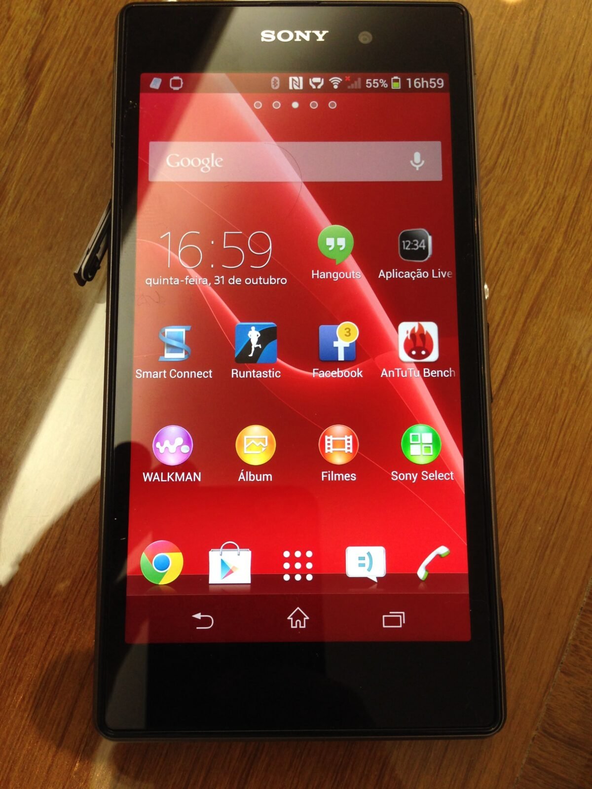 O Xperia Z1 tem um design bonito e com uma tela maravilhosa