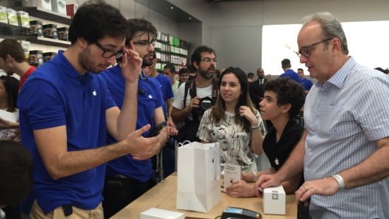 Primeira compra da AppleStoreMorumbi foi do Sr. Lorival Parente Filho um iPhone 6 de 64GB dourado.