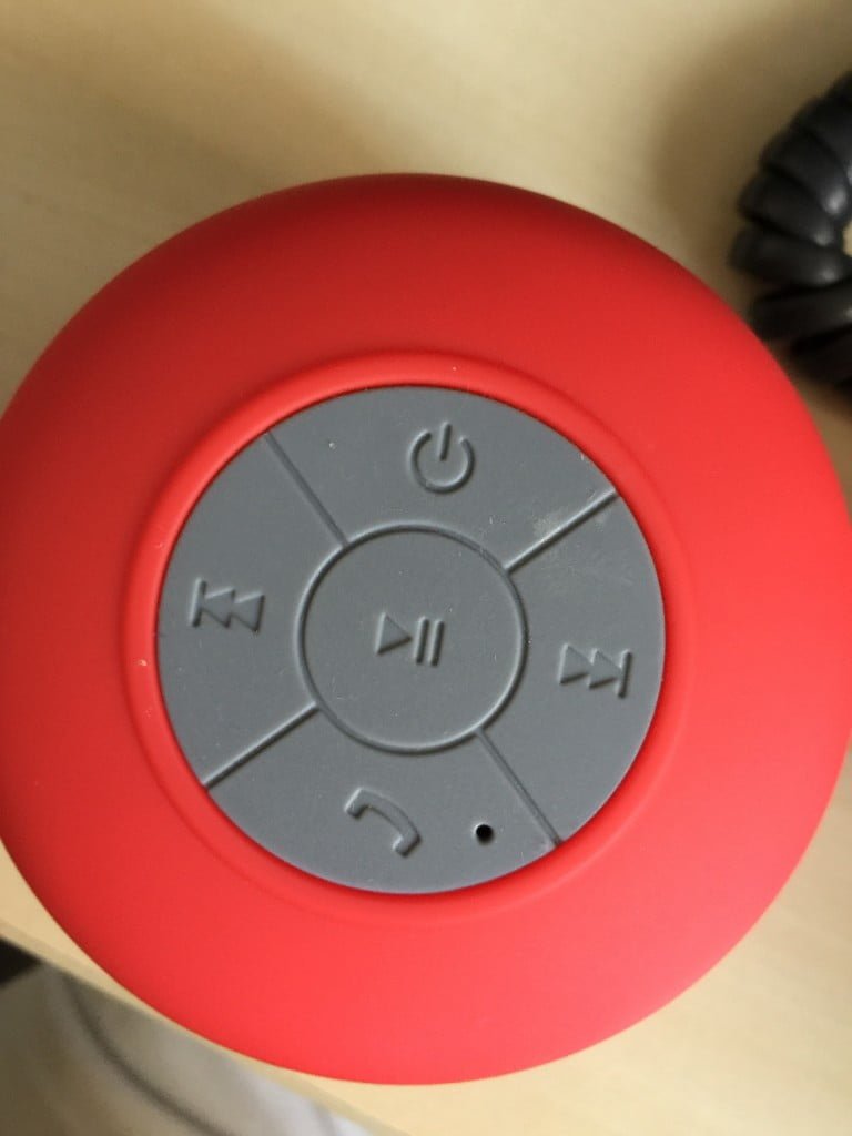 Waterproof Bluetooth Speaker botões emborrachados e microfone a mostra