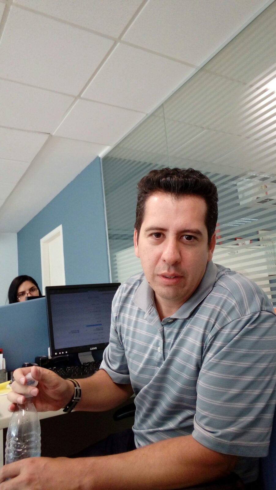 Uso da câmera frontal mostra que ela tem um bom ângulo de captura
