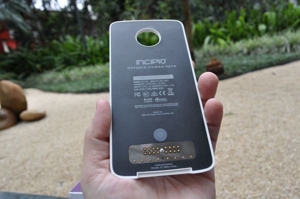 Incipio offGRID Power Pack também vem com o botão de nível de bateria