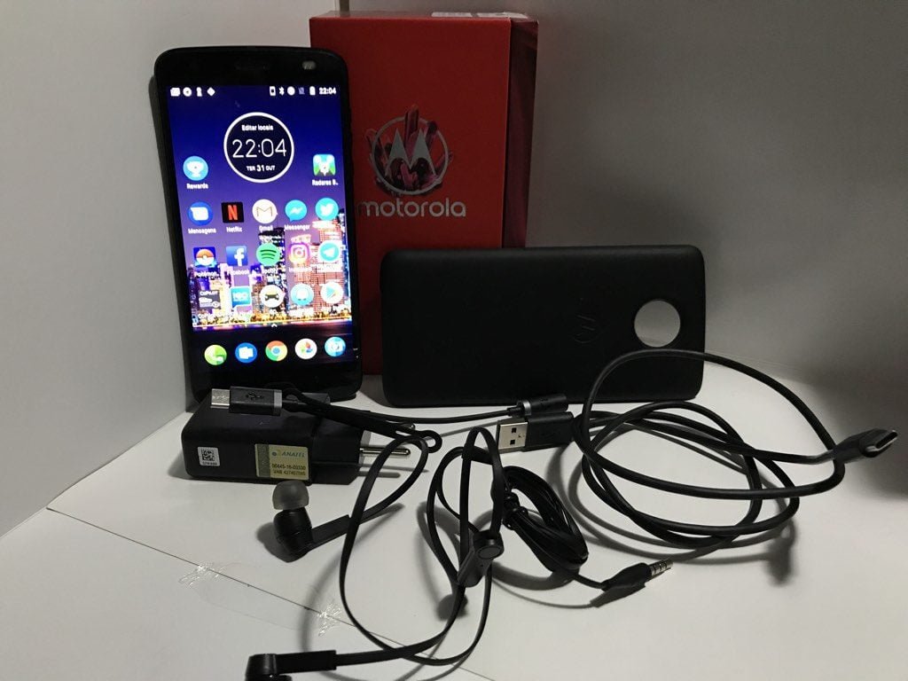 Moto Z2 force