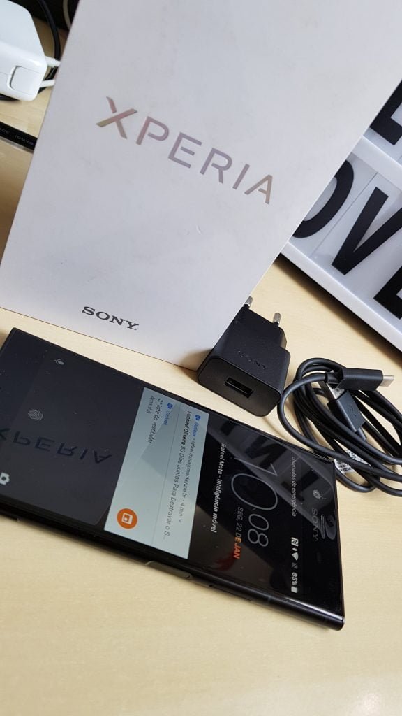 Kit da caixa do Sony Xperia XZ1