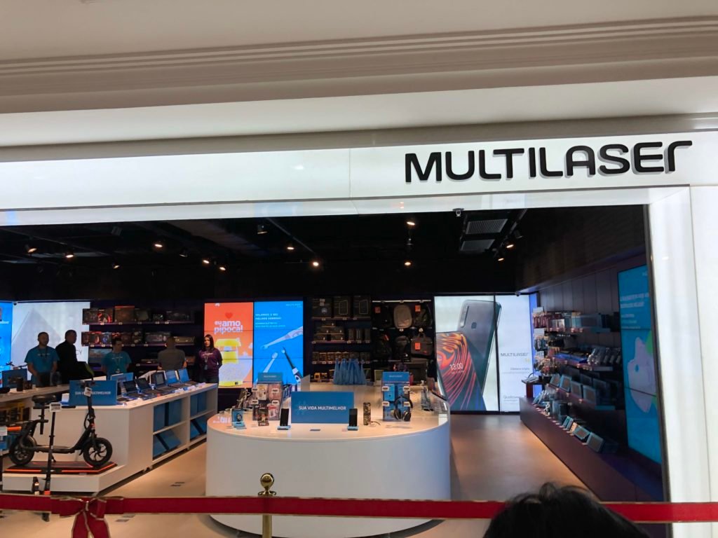 Fachada de loja Multilaser no Shopping Pátio Paulista