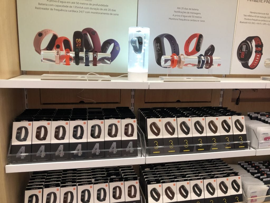 Xiaomi Mi Band 4 e 3 com diversas opções de pulseiras