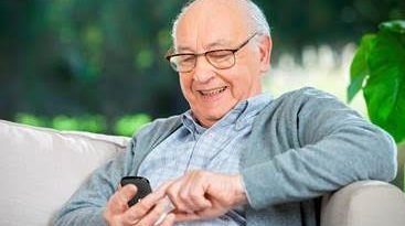 Prevenção ao novo coronavírus exige limpeza, além de cuidados extras para evitar danos ao telefone