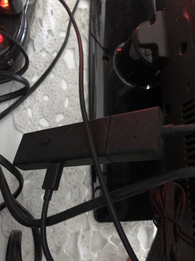Amazon Fire Stick ligado a energia e com extensor