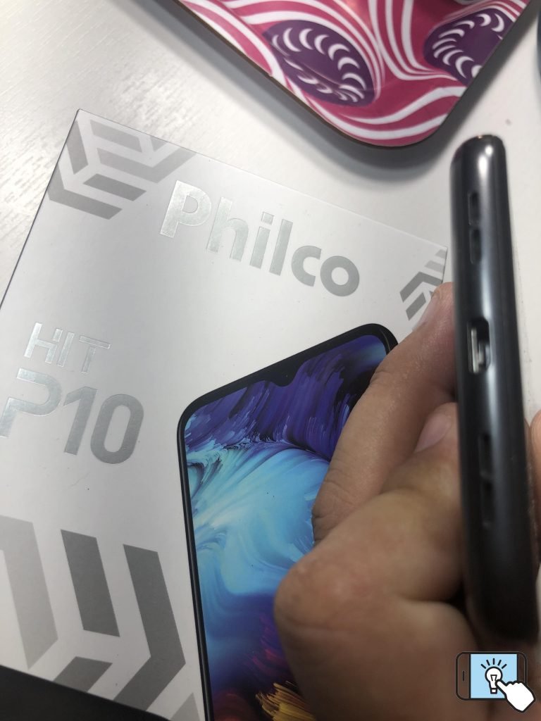 Poderia ser USB-C, mas é mini USB