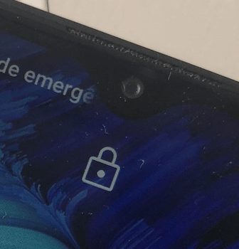 Câmera selfie em formato gota