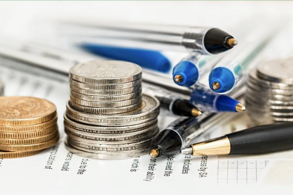 https://pixabay.com/pt/photos/moedas-moeda-investimento-seguro-948603/