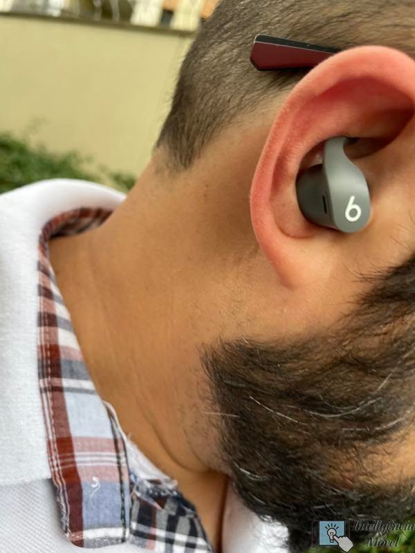 Detalhe do encaixe no ouvido faz muita diferença e é super confortável