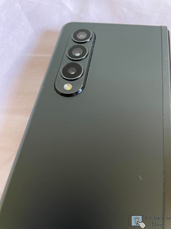 Câmeras traseiras poderiam ter ganho um carinho a mais, afinal a Samsung sabe fazer câmera boa