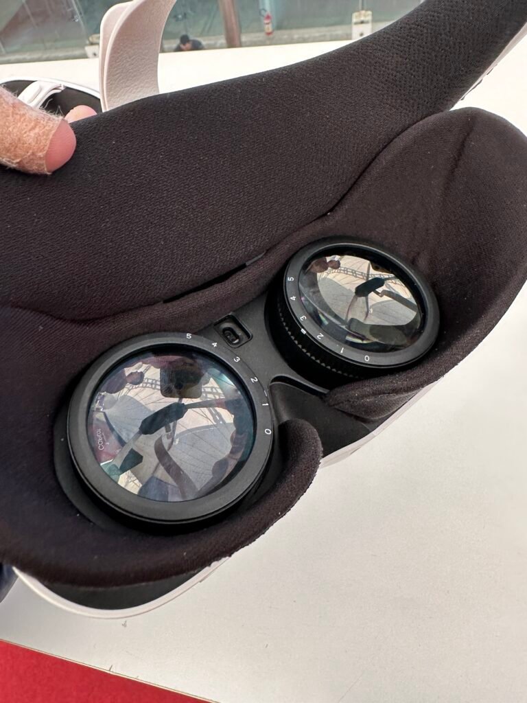 Beenoculus, baseados na plataforma Snapdragon XR2 tem regulagem de visão para quem usa óculos poder usar o equipamento sem ter que colocar o óculos