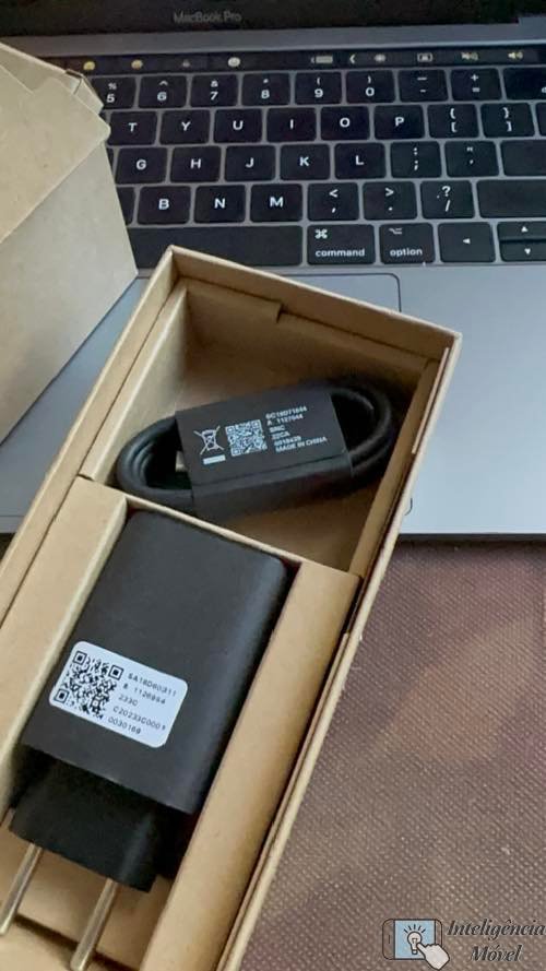 Carregador TurboPower de 68w vem na caixa