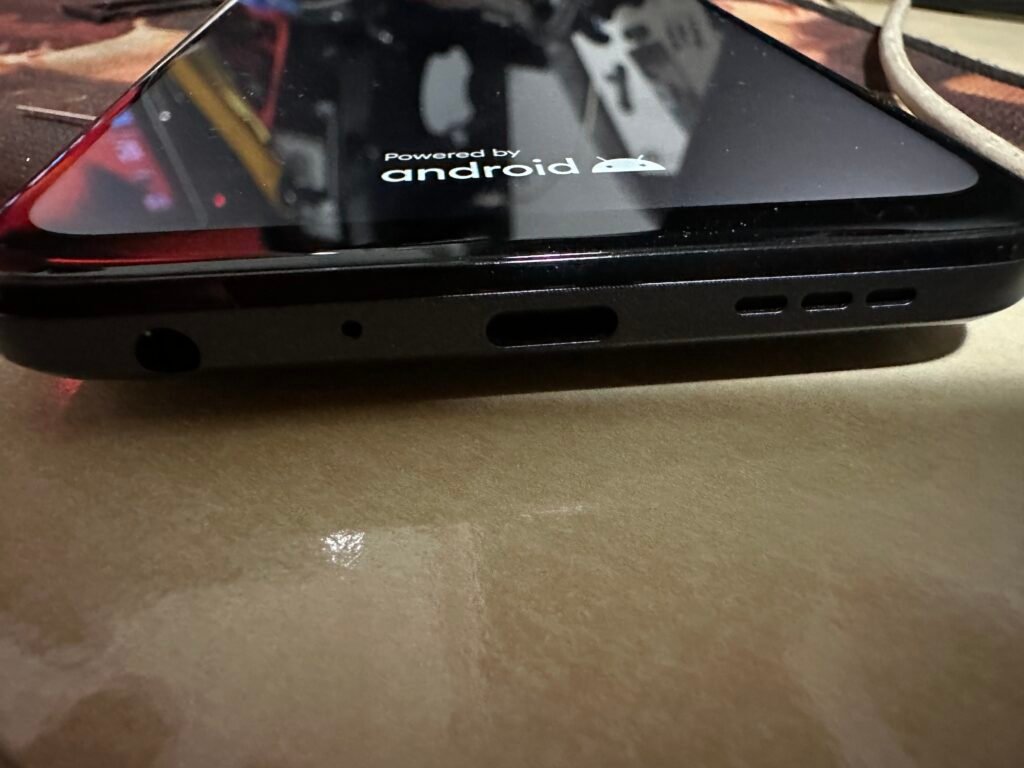 Entrada P2 para curtir o app de rádio que vem embarcados