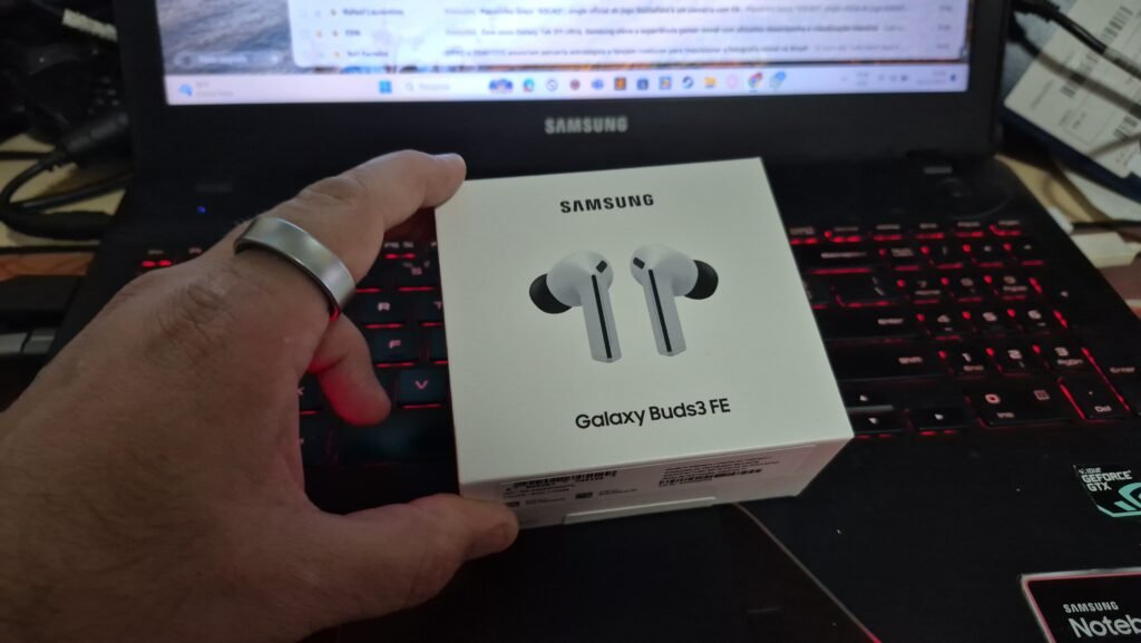 Samsung Galaxy Buds3 FE – O Essencial com Cancelamento de Ruído e Toque de IA