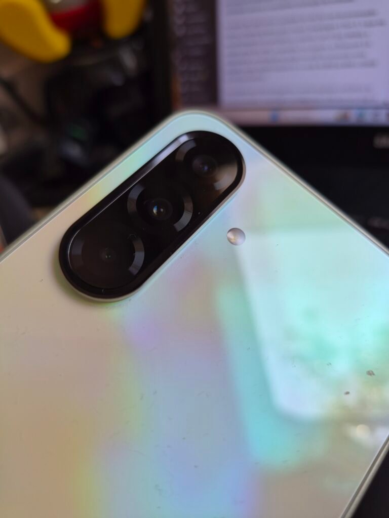 Traseira em vidro com proteção Gorilla Glass Victus+