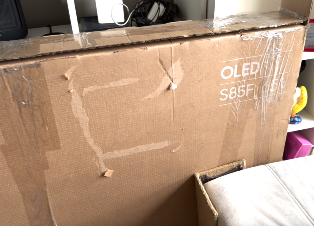 As caixas de TV continuam com a iniciativa de upcycling, permitindo que os consumidores cortem e montem casas para animais de estimação, pequenas mesas ou prateleiras, utilizando pontos pré-impressos na caixa.