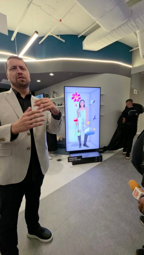 Spatial Signage é um display comercial de 85 polegadas