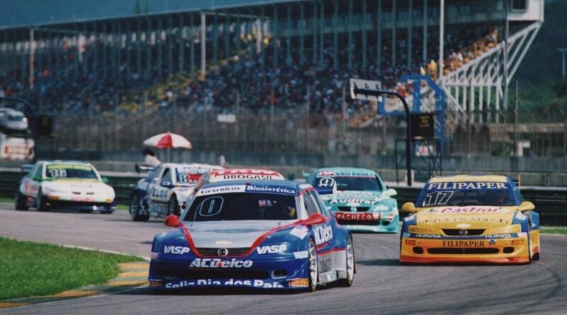 Cacá Bueno em sua primeira temporada na Stock Car em 2002
