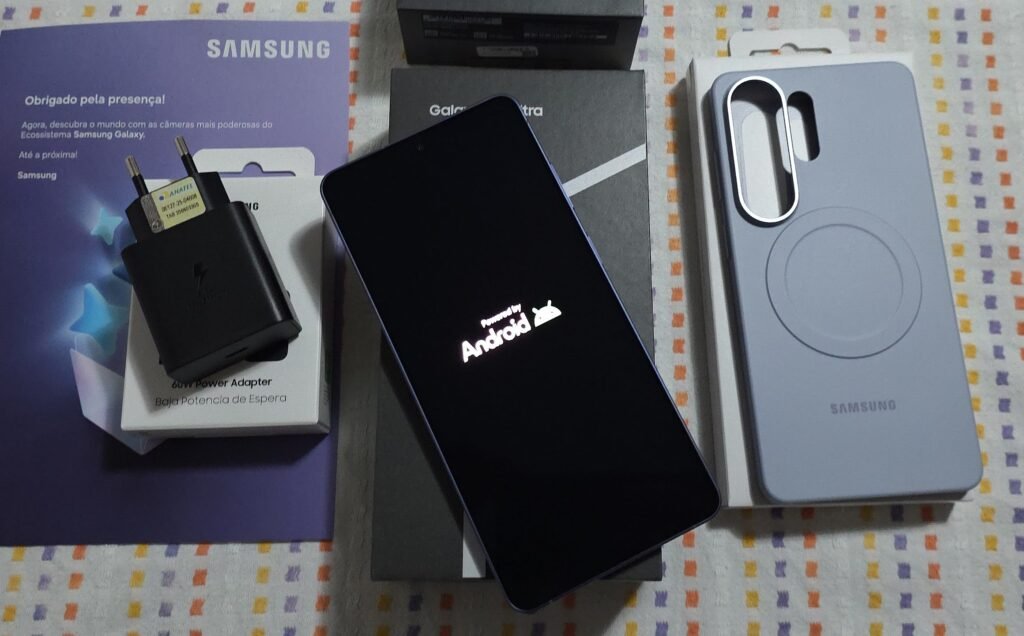 Samsung Galaxy S26 Ultra com carregarodr de 60W e Slim Magnet Case