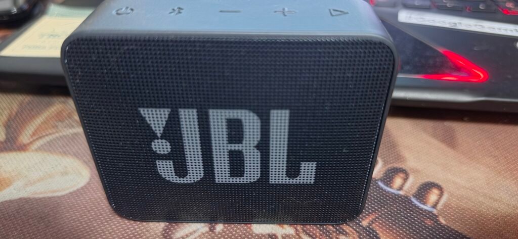 Testando a JBL Essential 2: portátil, resistente e com som de respeito