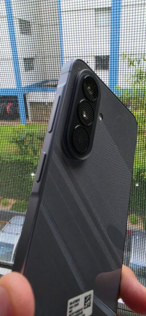 Proteção Gorilla Glass Victus Plus na frente e traseira