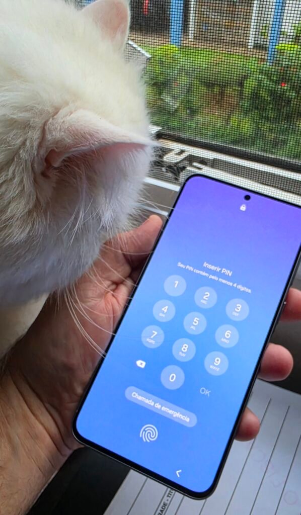 Tela Super AMOLED Plus de 6,7 com leitor de digital na tela