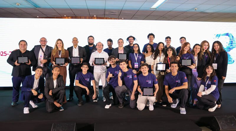 Premiação dos vencedores da etapa nacional da Huawei ICT Competition 2025-2026 Foto: Divulgação/Huawei.