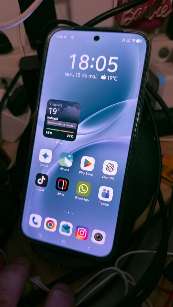 Painel AMOLED de 6,83 polegadas