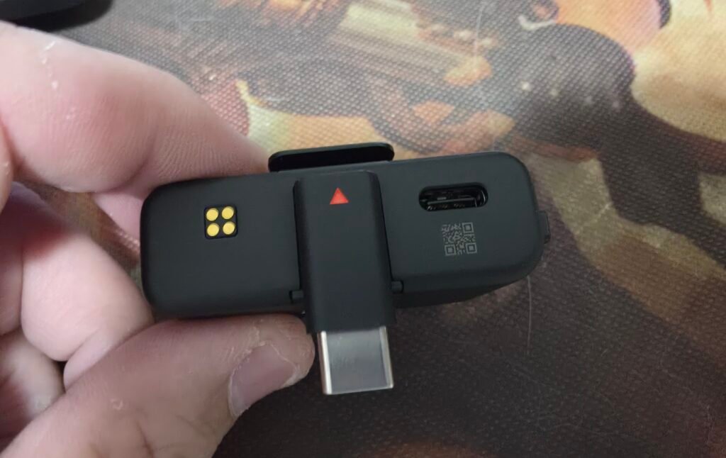 Conectar smartphones usb C vem na caixa, iPhones mais antigos precisam de adaptador comprado a parte