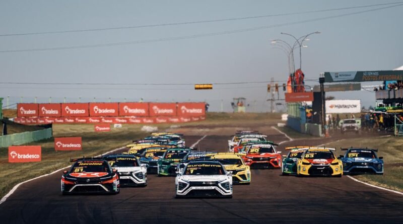 Largada da última etapa da Bradesco Stock Pro Series em Santa Cruz do Sul (Marcelo Machado de Melo/ Grupo Veloci)