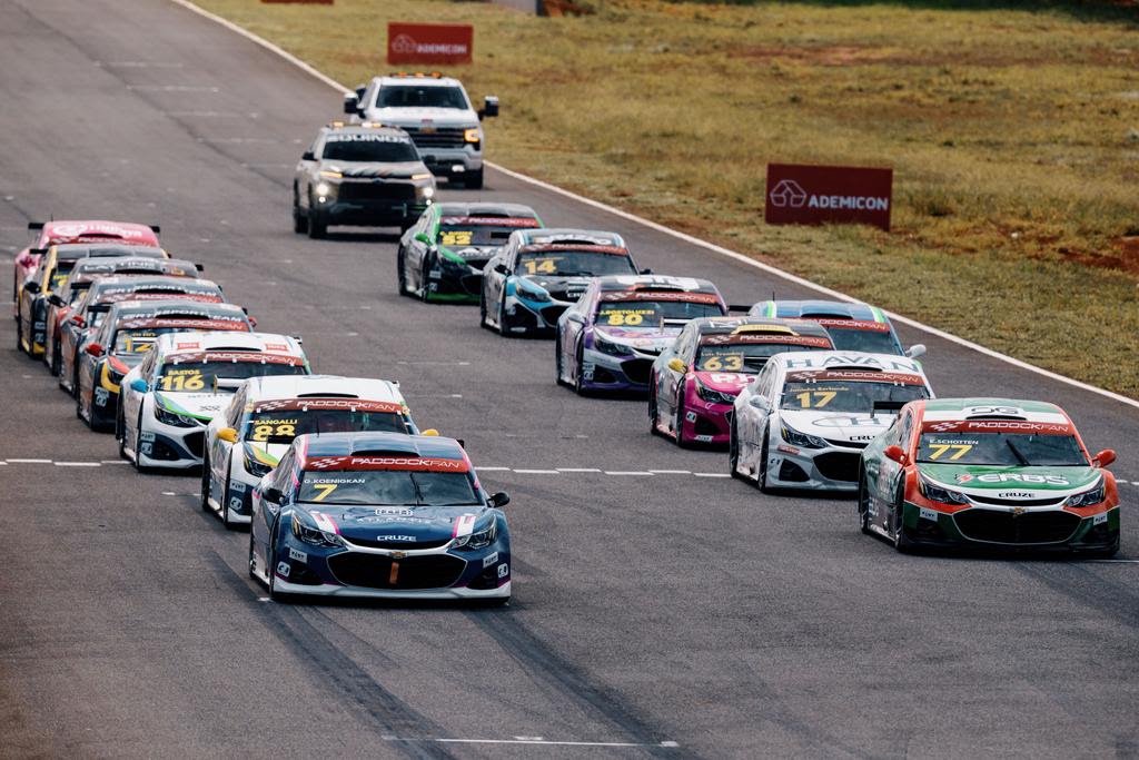 Largada da última etapa da Stock Light, em Curvelo (Marcelo Machado de Melo/ Grupo Veloci)